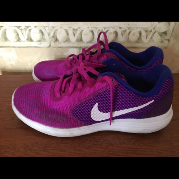 Nike Shoes - 💘 NIKE Women’s 11 Running Shoes Cross Trainers